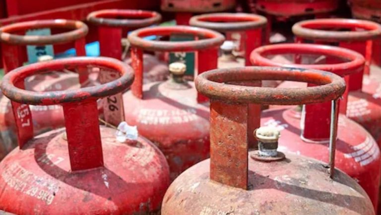 उरणमध्ये गॅस माफियांचा पर्दाफाश ! पोलिसांचा सर्जिकल स्ट्राईक; लाखोंचा मुद्देमाल जप्त…