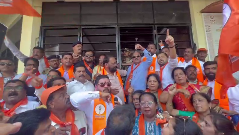 पनवेल महापालिकेच्या भ्रष्ट कारभाराविरोधात ठाकरे गट रस्त्यावर… जिल्हाप्रमुख शिरीषदादा घरत यांच्या नेतृत्वाखाली महापालिकेवर टाळेबंद…