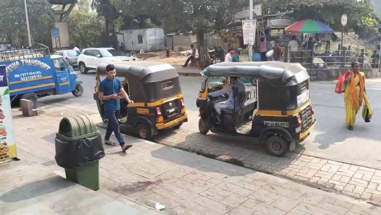 खारघरमधील रिक्षा थांबे ‘अनधिकृत’ विळख्यात…प्रवाशांना मनमानी भाड्याचा फटका… वाहतूक कोंडीत भर! खारघर रिक्षाचालक आणि प्रवासी त्रस्त…