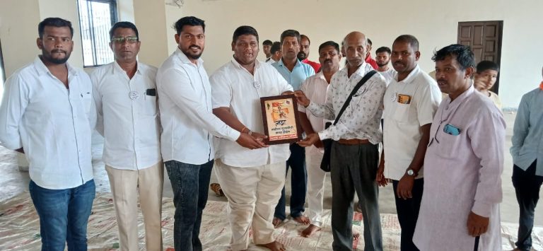 “बेळगांव दै. वार्ता” मराठी संघर्षाला शब्द देणारा पत्रकार पाचाड येथे सन्मानित…